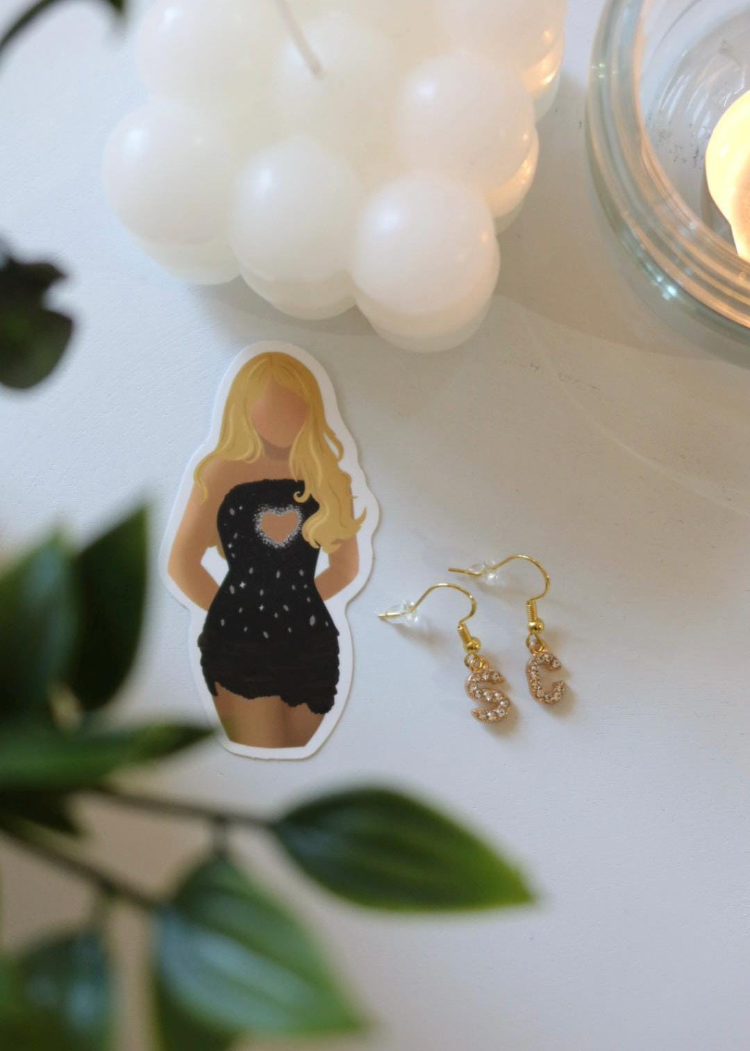 Set bijoux "Sabrina" : collier à charms, boucles d'oreilles et tatouage éphémère bisous