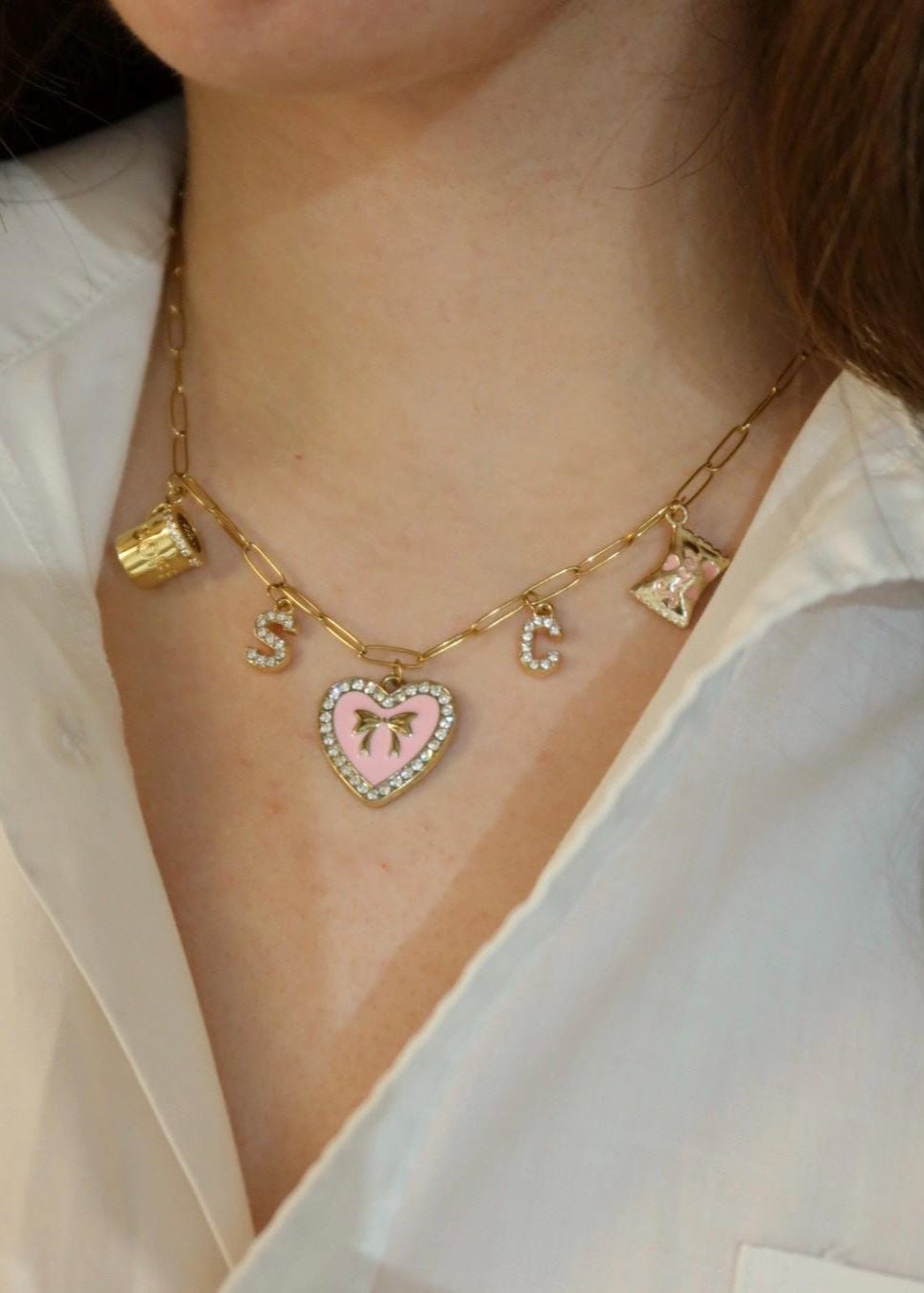 Set bijoux "SC" : collier à charms, boucles d'oreilles et tatouage éphémère bisous